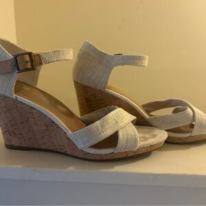 TOMs beige and gold woven wedges